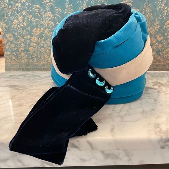 Vintage 40’s Tall Velvet Toque Hat - Picture 2 of 6